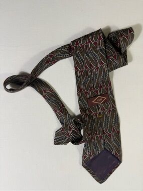 XMI Men's Maroon Oval-Pattern Silk Tie